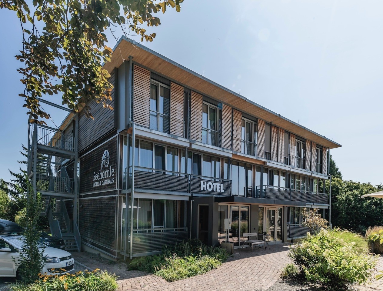 Ansicht Holzfassade des Hotels