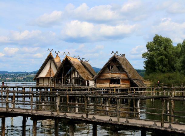 Pfahlbauten auf dem See