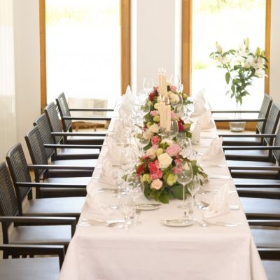 Festliche Tafel im Raum Insel Werd
