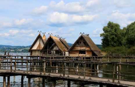 Pfahlbauten auf dem See