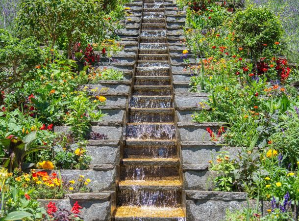 Wasserspiel und Blumen auf der Insel Mainau