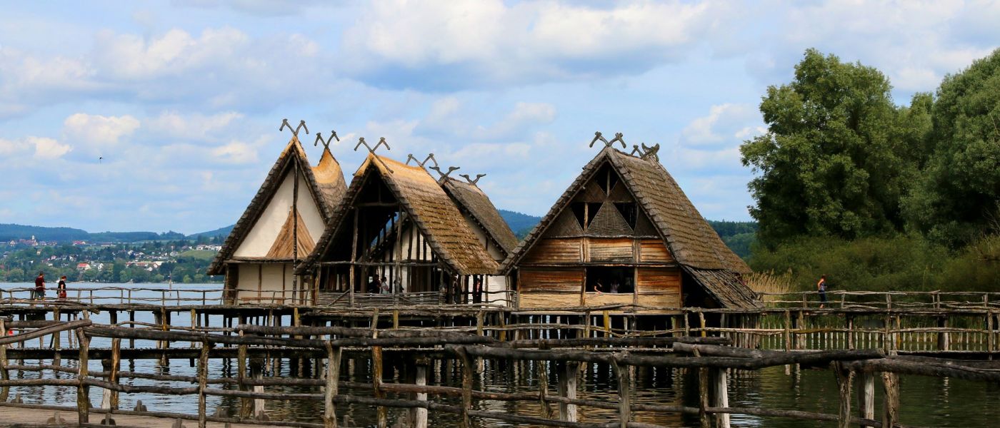 Pfahlbauten auf dem See