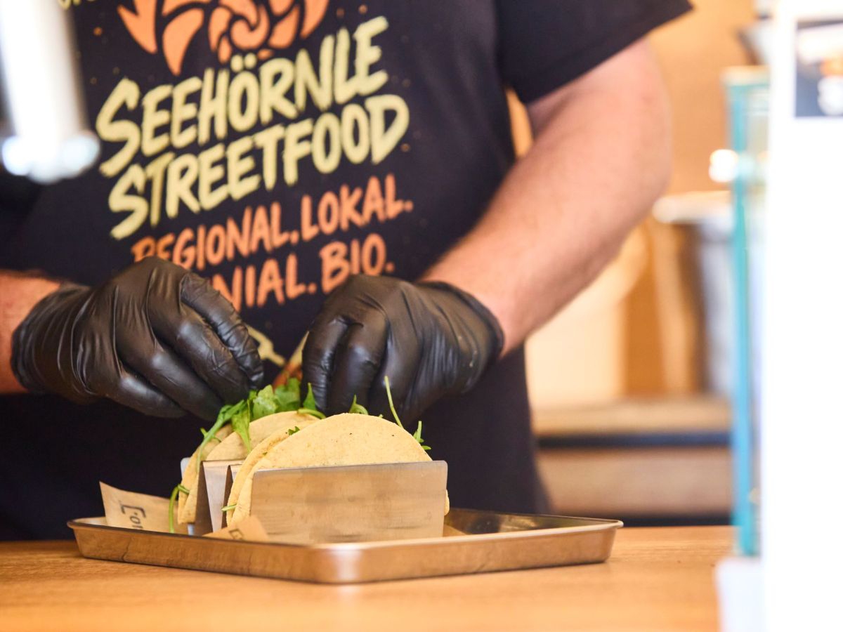 Speisenzubereitung am Streetfoodwagen